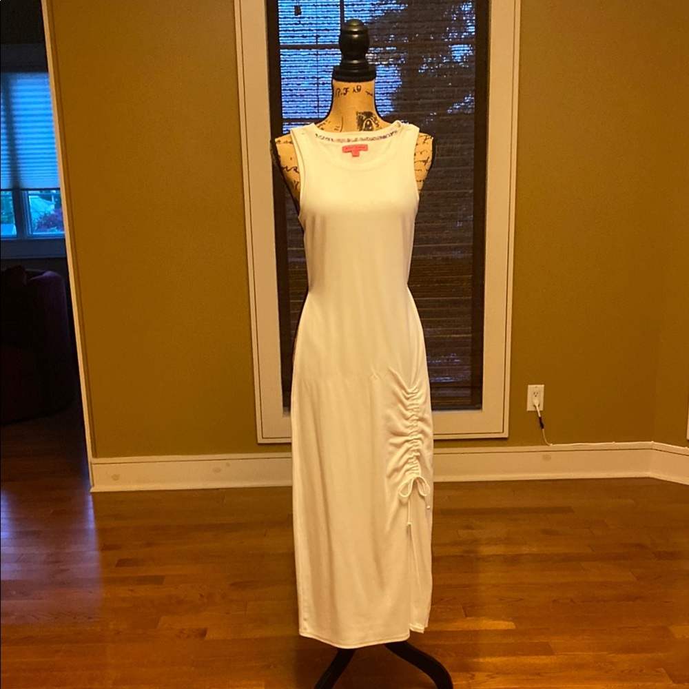 Betsy Johnson WhiteT-Shirt Adjustable side ruched detail  Dress. Sz XS. Nwot